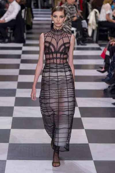 Look 11